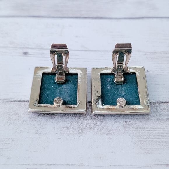 Vintage Clip On Earrings Large 1 & 1/8" Gold Tone & Green Square Statement - Picture 4 of 6
